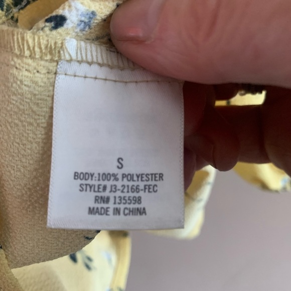 🌹 4/$30 LIBERTY cropped blouse - Picture 5 of 5